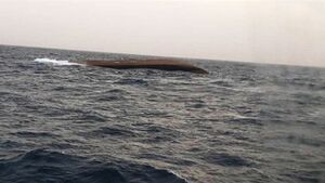 عکس خبري -باد شديد شناور واژگون شده خوارزم را به آب‌هاي عمان برد