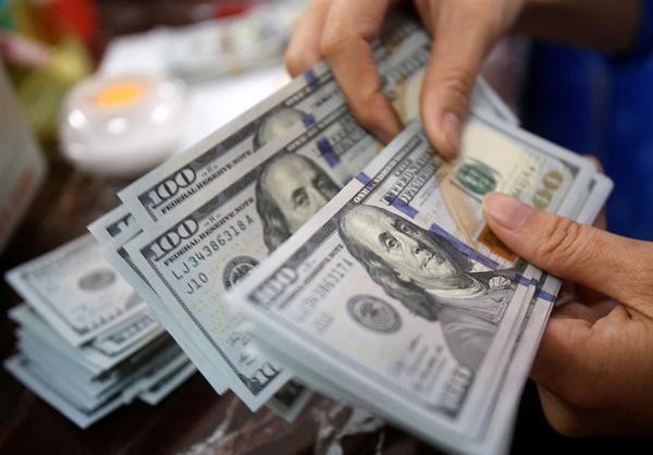 عکس خبري -نرخ خريد و فروش دلار در صرافي بانک‌ها اعلام شد