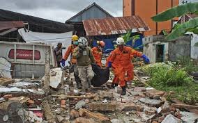 عکس خبري -وقوع پس لرزه شديد در مناطق زلزله زده اندونزي