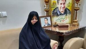عکس خبري -خبر شهادت حسين را از تلويزيون شنيدم