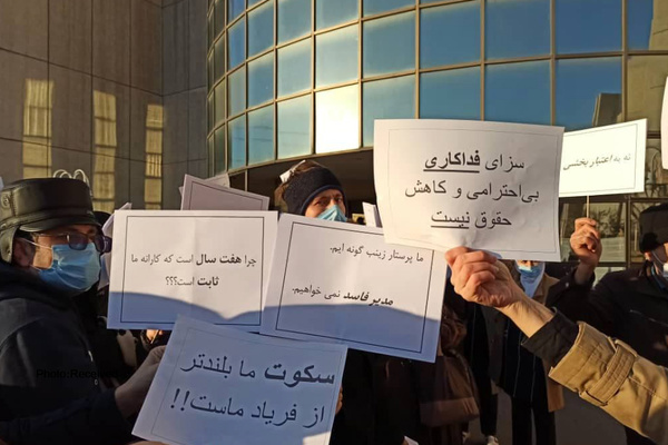 عکس خبري -پرستاران بيمارستان ميلاد بازهم تجمع کردند/ حق کرونا نميگيريم، کارانه ما ثابت مانده است!
