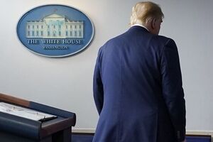 عکس خبري -ترامپ در جلسه استيضاح تنها ماند