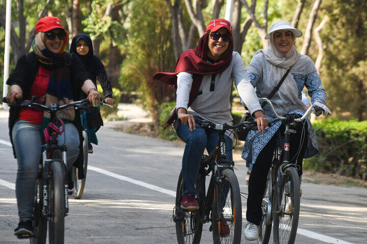 عکس خبري -چالش‌هاي دوچرخه‌سواري بانوان در شهر ملي دوچرخه