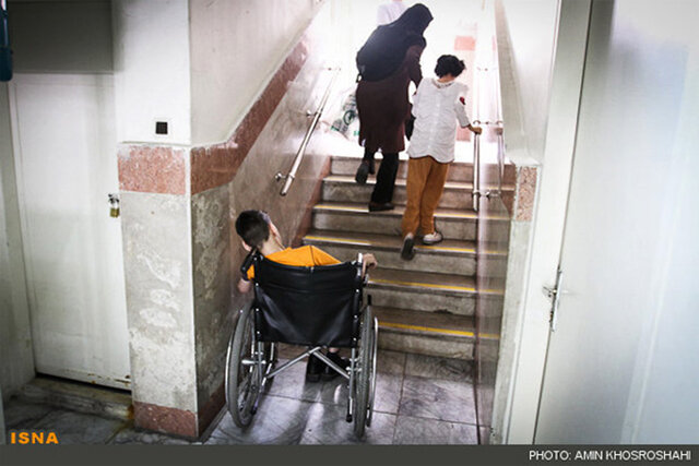 عکس خبري -وضعيت نامناسب مستمري معلولان در مقايسه با استانداردهاي بين‌المللي