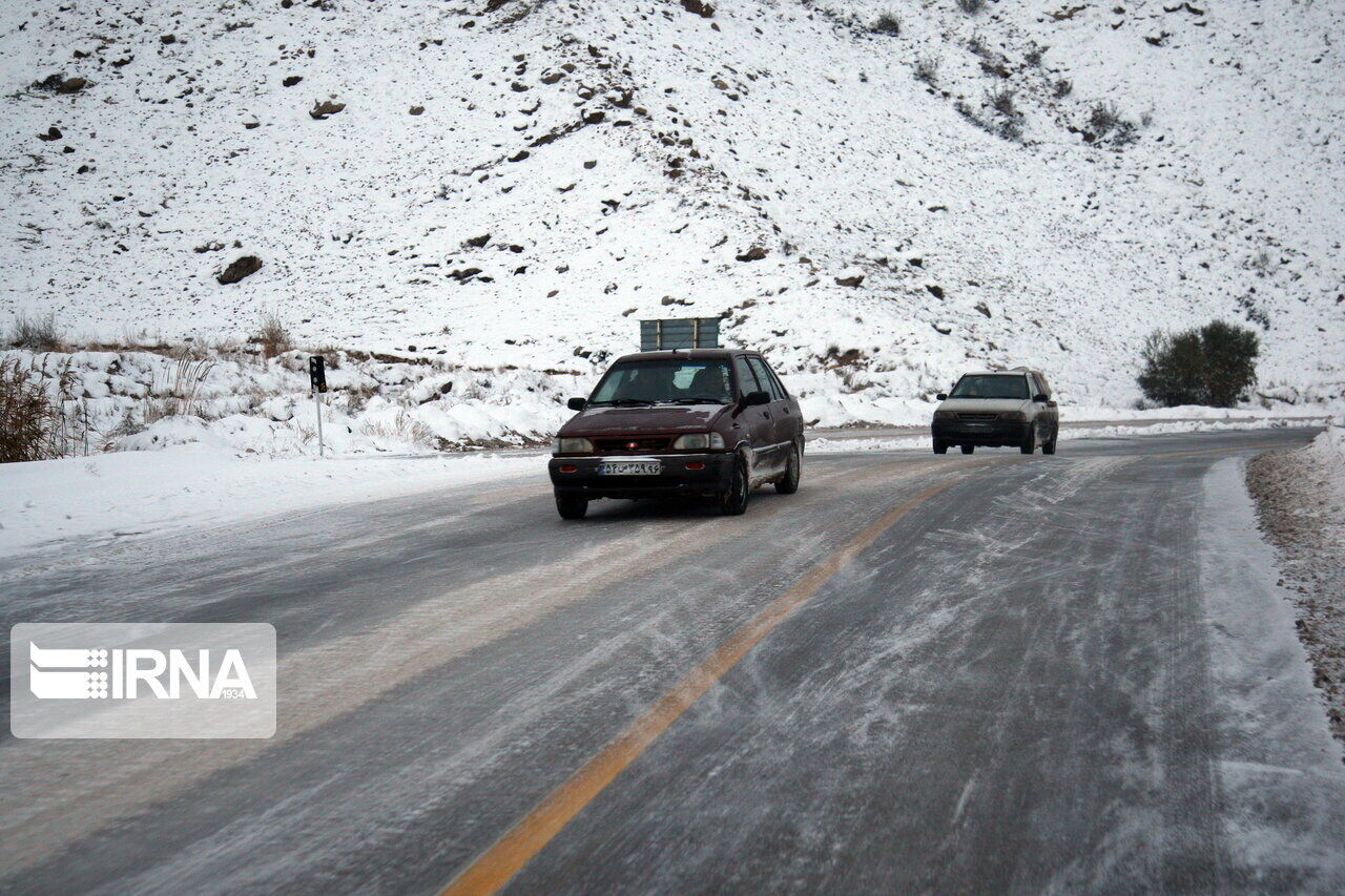 عکس خبري -همراه داشتن زنجير چرخ در جاده‌هاي کوهستاني مازندران الزامي است