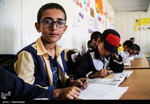 عکس خبري -مدرسه مناسب براي عشاير؛ «کانکس مجهز» يا «اتاقک فلزي»؟!