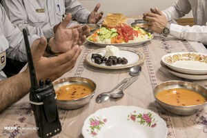 عکس خبري -روزه خود را چگونه افطار كنيم/توصيه هاي غذايي سحر