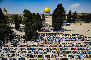 عکس خبري -حضور پرشور فلسطينيان در نماز جمعه مسجدالاقصي