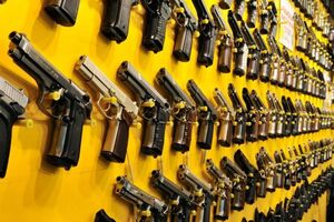 عکس خبري -کشف سلاح‌هاي آمريکايي از يک باند خريد و فروش اسلحه