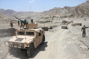 عکس خبري -طالبان با خودروهاي آمريکايي در راه کابل است