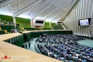 عکس خبري -تهيه نامه تقاضاي همه‌پرسي براي حذف يارانه‌هاي آشکار و پنهان در مجلس/ افراد مرفه جامعه ?? برابر نيازمندان از يارانه استفاده مي‌کنند/ تعلق يارانه به ? ميليون اتباع خارجي!