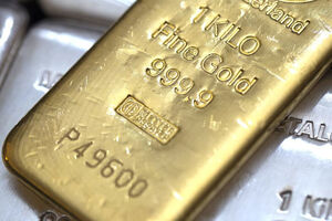 عکس خبري -قيمت جهاني طلا از مرز ????? دلار عبور کرد