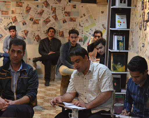 عکس خبري -محافل سبک و آسيب زا در کمين شعرا و ادباي جوان