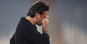 عکس خبري -حاشيه بازي گلگهر و استقلال| شوک به استقلال قبل از شروع مسابقه براي استفاده از خارجيها/اعتراض مجيدي به ناظر بازي