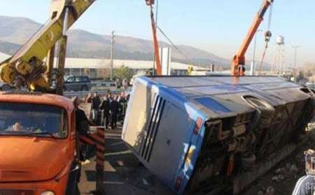 عکس خبري -35 مجروح در تصادف اتوبوس خانوادگي زائران مشهد