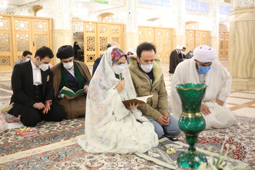 عکس خبري -برگزاري مراسم ازدواج زوجهاي جوان در حرم امام رضا(ع)