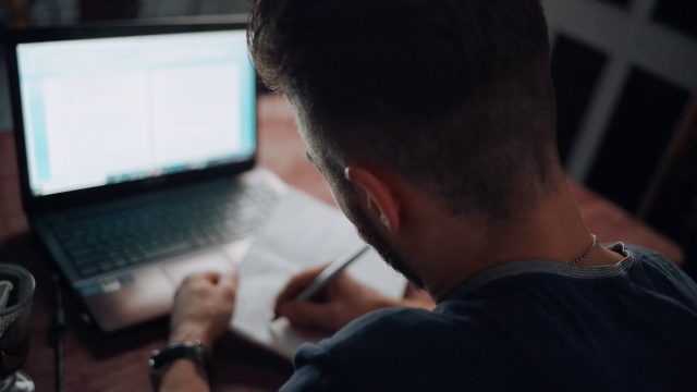 عکس خبري -اشعار فستفودي؛ جايگزين اشعار ناب